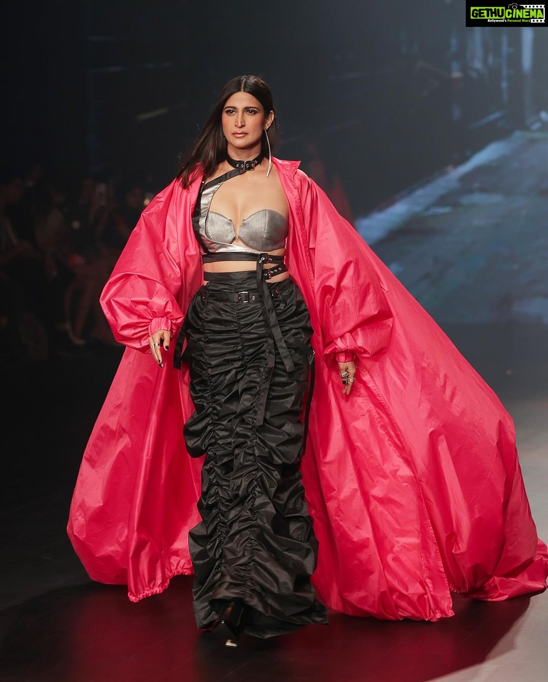 Aahana Kumra Instagram - Runway ready and feeling like superwoman💯🫡💪 Proud and humbled to be the showstoppper for @whistling_woods design students for @bombaytimes fashion week ! My 5th consecutive year at the #bombaytimesfashionweek and this time it was for my Alma Mater! A huge congratualtions to all the students who participated and much love to you @meghnaghaipuri_official @rahul77 and @jewellynalvares for believing in me always 💕🌸🫶👯♀️ @timesfashionweek Styling : @juhi.ali Make up : @komzy_le Hair : @kahkashaaaan Photos : @prathameshb84 @karanhenry @anujmalkanphotography Jewellery : @shopeurumme @rubans.in Shoes : @oceedeeshoes Managed by : @suchijaggi @itsbhavyapatel_ #showstopper #fashionweek . . . . #bomabytimes #fashionshow #fashion #design #aahanakumra #blingiton #mumbai #goshowstopper St. Regis Hotel