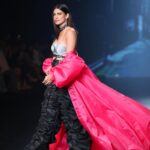 Aahana Kumra Instagram - Runway ready and feeling like superwoman💯🫡💪 Proud and humbled to be the showstoppper for @whistling_woods design students for @bombaytimes fashion week ! My 5th consecutive year at the #bombaytimesfashionweek and this time it was for my Alma Mater! A huge congratualtions to all the students who participated and much love to you @meghnaghaipuri_official @rahul77 and @jewellynalvares for believing in me always 💕🌸🫶👯‍♀️ @timesfashionweek Styling : @juhi.ali Make up : @komzy_le Hair : @kahkashaaaan Photos : @prathameshb84 @karanhenry @anujmalkanphotography Jewellery : @shopeurumme @rubans.in Shoes : @oceedeeshoes Managed by : @suchijaggi @itsbhavyapatel_ #showstopper #fashionweek . . . . #bomabytimes #fashionshow #fashion #design #aahanakumra #blingiton #mumbai #goshowstopper St. Regis Hotel