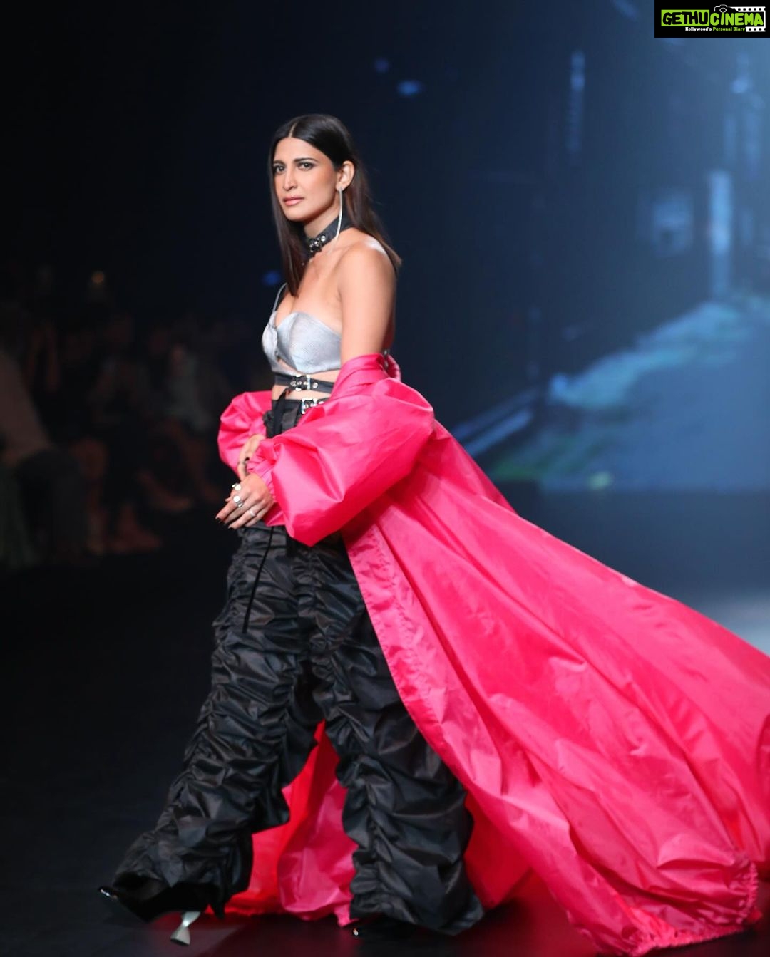 Aahana Kumra Instagram - Runway ready and feeling like superwoman💯🫡💪 Proud and humbled to be the showstoppper for @whistling_woods design students for @bombaytimes fashion week ! My 5th consecutive year at the #bombaytimesfashionweek and this time it was for my Alma Mater! A huge congratualtions to all the students who participated and much love to you @meghnaghaipuri_official @rahul77 and @jewellynalvares for believing in me always 💕🌸🫶👯♀️ @timesfashionweek Styling : @juhi.ali Make up : @komzy_le Hair : @kahkashaaaan Photos : @prathameshb84 @karanhenry @anujmalkanphotography Jewellery : @shopeurumme @rubans.in Shoes : @oceedeeshoes Managed by : @suchijaggi @itsbhavyapatel_ #showstopper #fashionweek . . . . #bomabytimes #fashionshow #fashion #design #aahanakumra #blingiton #mumbai #goshowstopper St. Regis Hotel