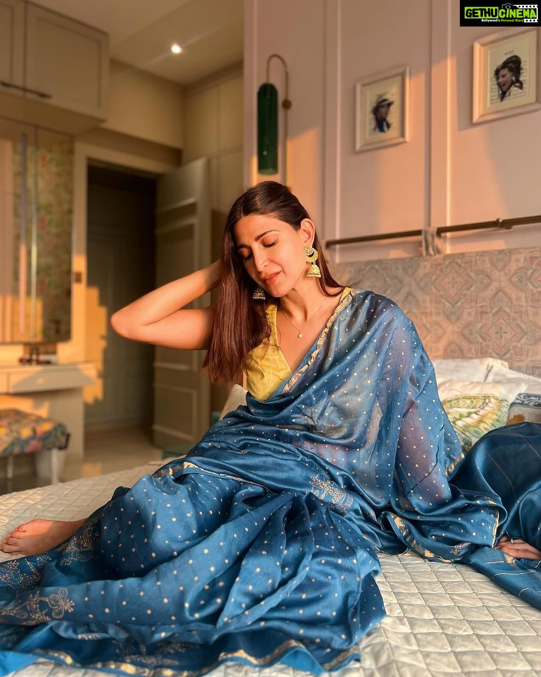 Aahana Kumra Instagram - इश्क़ वो है जब मैं शाम होने पर मिलने का वादा करूँ और वो दिन भर सूरज के होने का अफ़सोस करे 🌸🌞🫶 #saturdate #goldenhour . . . . #evening #sareelover #alldressedup #saturday #saturdayvibes #saturdaymood #aahanakumra Mumbai - मुंबई