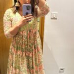 Aanchal Khurana Instagram – Last night was full of love and daaru 😛 cocktail thi veere ki, banta hai. Upar se yeh delhi hai meri jaan💚
Wearing my own design @chickweedbyak

.

.

.

.

.

.

.

.

.

.

.

.

.

.

.

.

.

.

.

.

.

.

.

.

.
 #trending #trendingaudio #song #jibhiwaterfall #aajfirjeenekitammanahai #mountains #mountainlife #pahadilife #jibhi #shoja #himachalpradesh #manali #delhigirl #travel #travelblogger #reelitfeelit #reelkarofeelkaro #aanchalkhurana #likeforshare #monsoon #viralreels