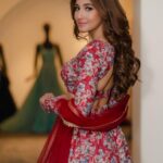 Aanchal Sharma Instagram - Finding peace in the calm of everyday moments🌿 Captivating simplicity by @manis_rai Jewellery @shree_natraj_jewellers HMUA @sunii_makeup_artist @hairartist.durga 📸 @keshab.photography