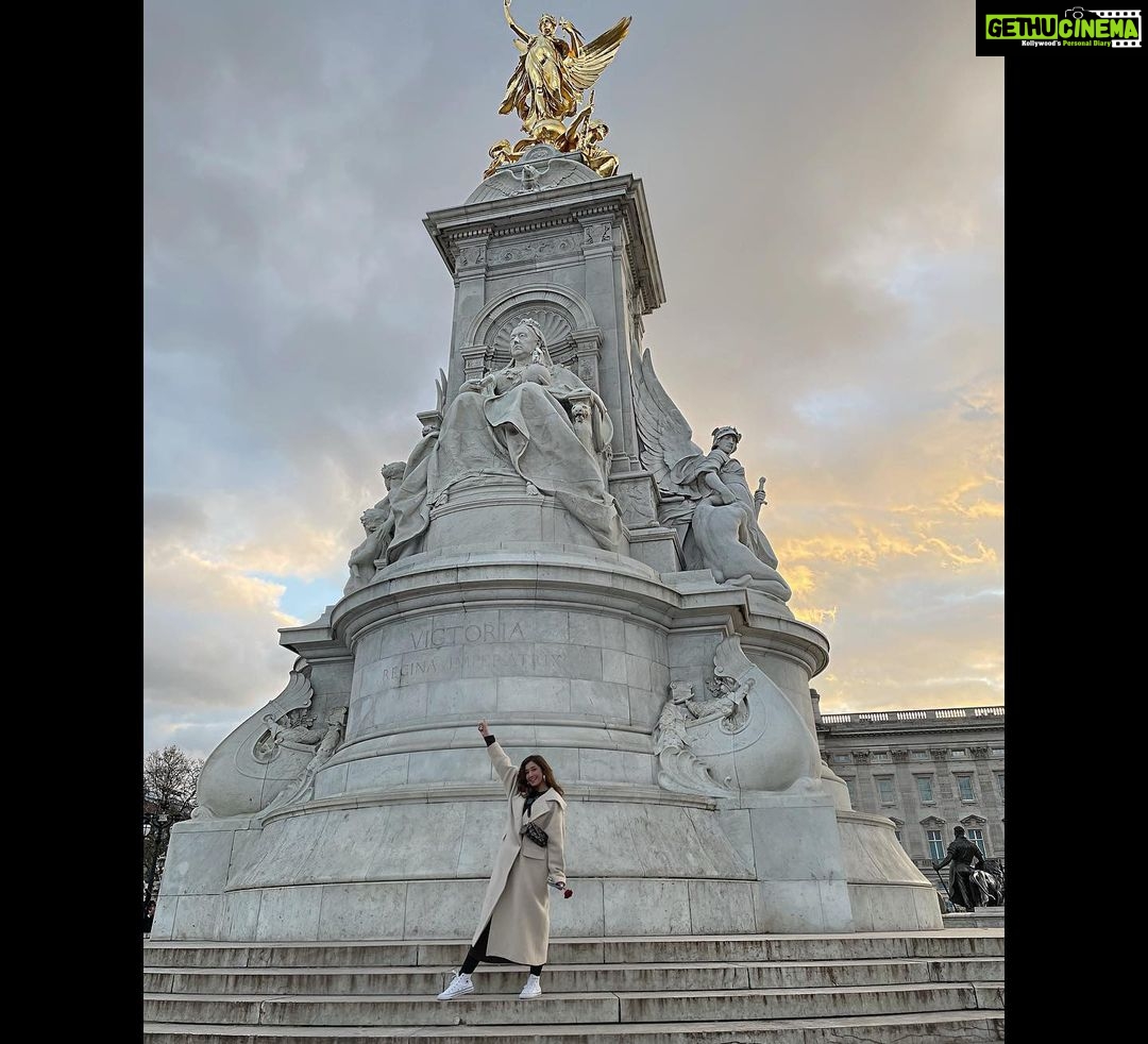 Aanchal Sharma Instagram - A whole album of pictures🤍 London, United Kingdom
