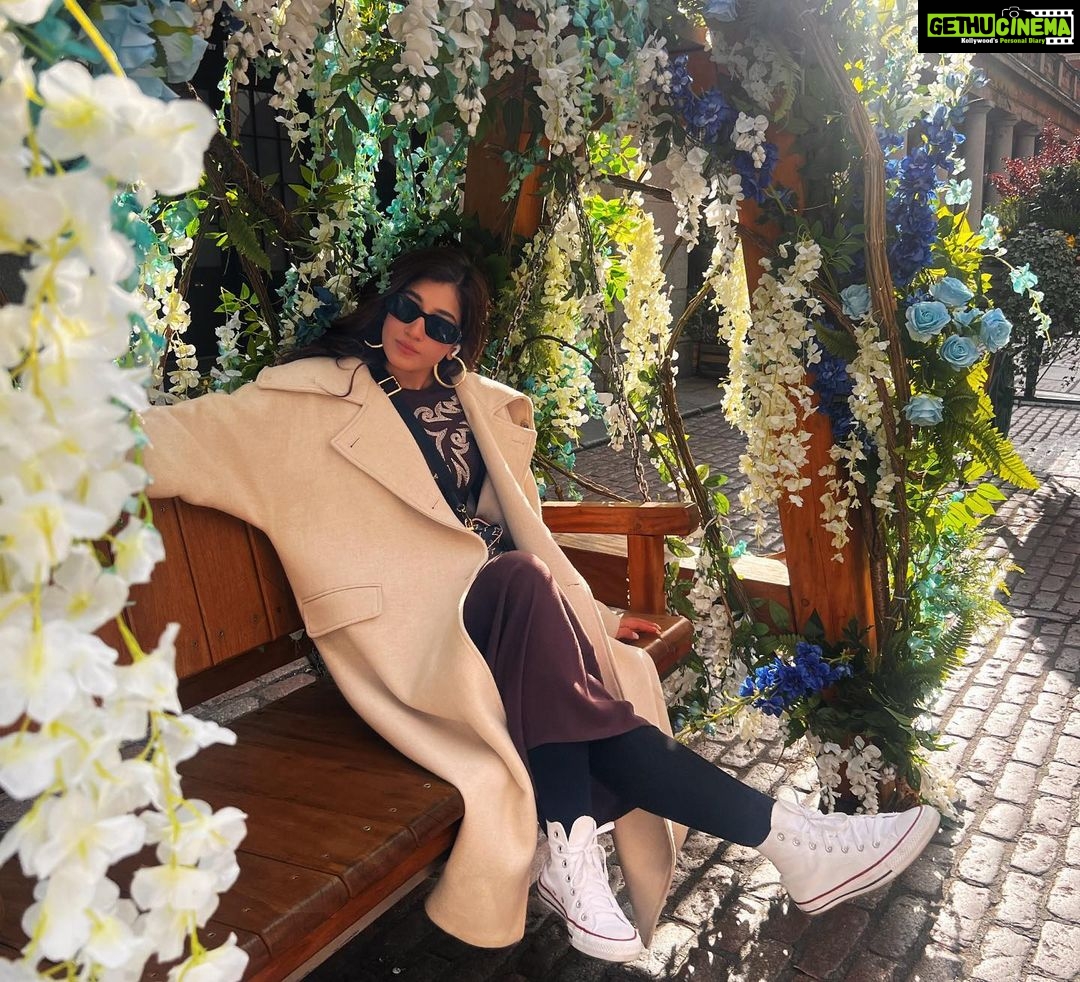 Aanchal Sharma Instagram - A whole album of pictures🤍 London, United Kingdom