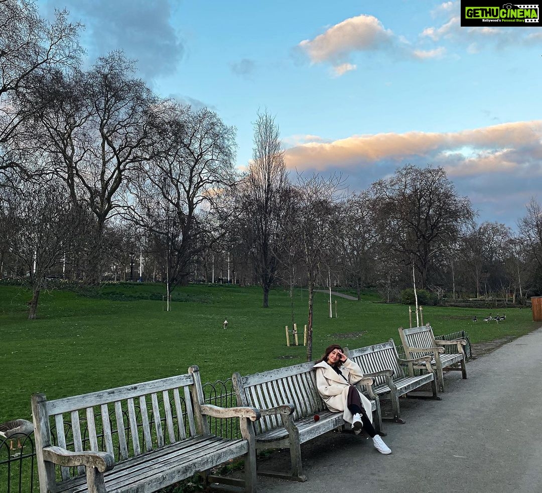 Aanchal Sharma Instagram - A whole album of pictures🤍 London, United Kingdom