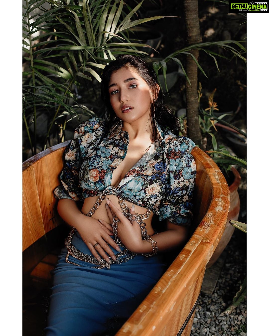 Aanchal Sharma Instagram - Do it for you π€ . . Concept & Coordination : @esparshsarawagi Photography: @photographer_coyo Wardrobe: @ambassador.designs @comonepal Makeup & Hair: @makeupby__sanu Styling: @zosii Accessories: @anx_studio @comonepal Venue: @aloftkathmandu