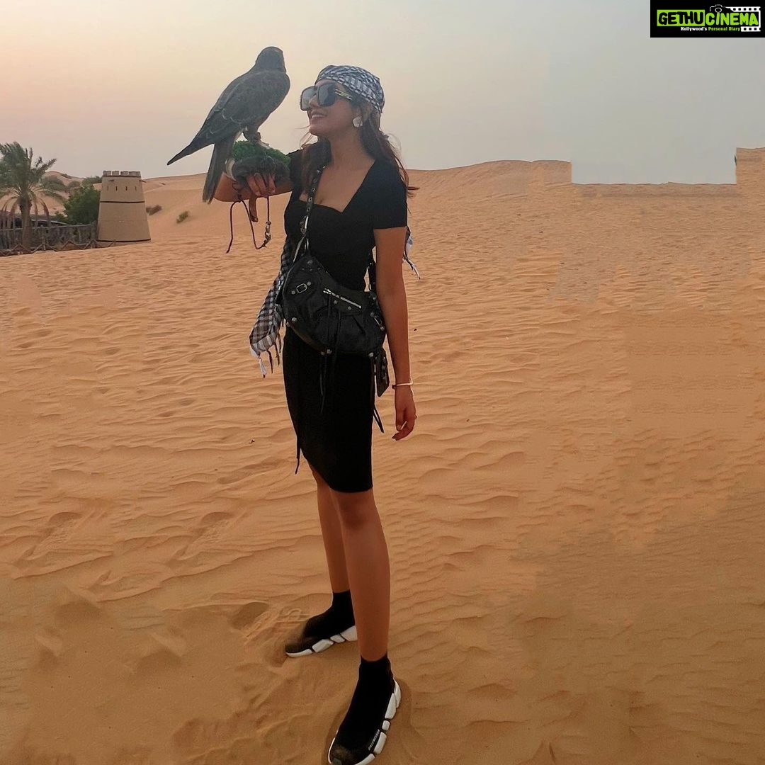 Aanchal Sharma Instagram - Back to black 🖤 🏜 🐪