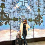 Aanchal Sharma Instagram - Fly in style 😉 . Tap for the details #swipe #airportlookoftheday 📸 @sunii_makeup_artist