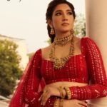 Aanchal Sharma Instagram - Add grace and charm to your traditional bridal look with our regal and sophisticated wedding jewellery from the exquisite antique gold jewellery collection. @aanchalsharma_dawadiofficial implementing her signature charm into our Jewellery. Photographer: @pawanjoshii Makeup Artist: @sunii_makeup_artist Hair Artist: @hairartist.durga Stylist: @anush__shrestha Wardrobe: @oodnikhushbudangol #shreenatrajjewellers #diamondcollectionset #aanchalsharma #shreenatraj #natrajjewellers #diamonds #diamondnecklace #diamondrings #diamondearrings #diamondbracelet