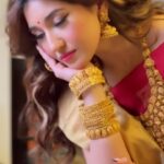 Aanchal Sharma Instagram - “Wrapped in elegance, adorned in gold - this red saree and jewelry combo is truly a beautiful one. ❤️✨ #ethnicchic #traditionalvibes @shree_natraj_jewellers