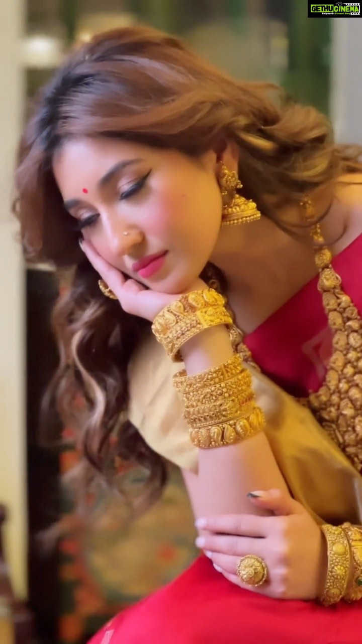 Aanchal Sharma Instagram - “Wrapped in elegance, adorned in gold - this red saree and jewelry combo is truly a beautiful one. ❤️✨ #ethnicchic #traditionalvibes @shree_natraj_jewellers
