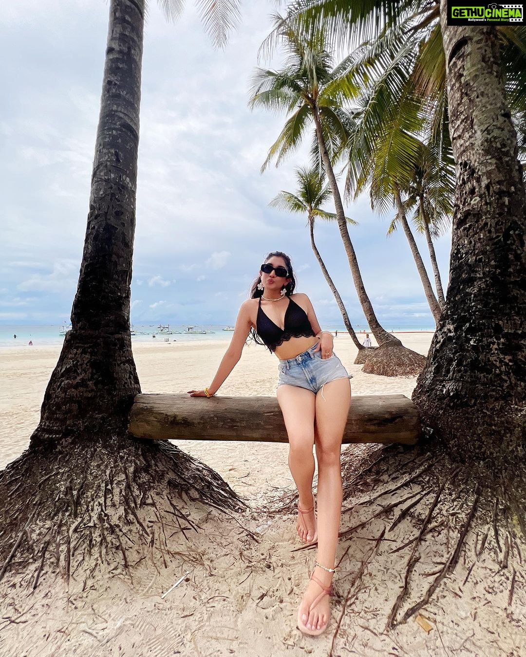 Aanchal Sharma Instagram - Salty air, sunkissed hair, and a heart full of happiness☀️❤️