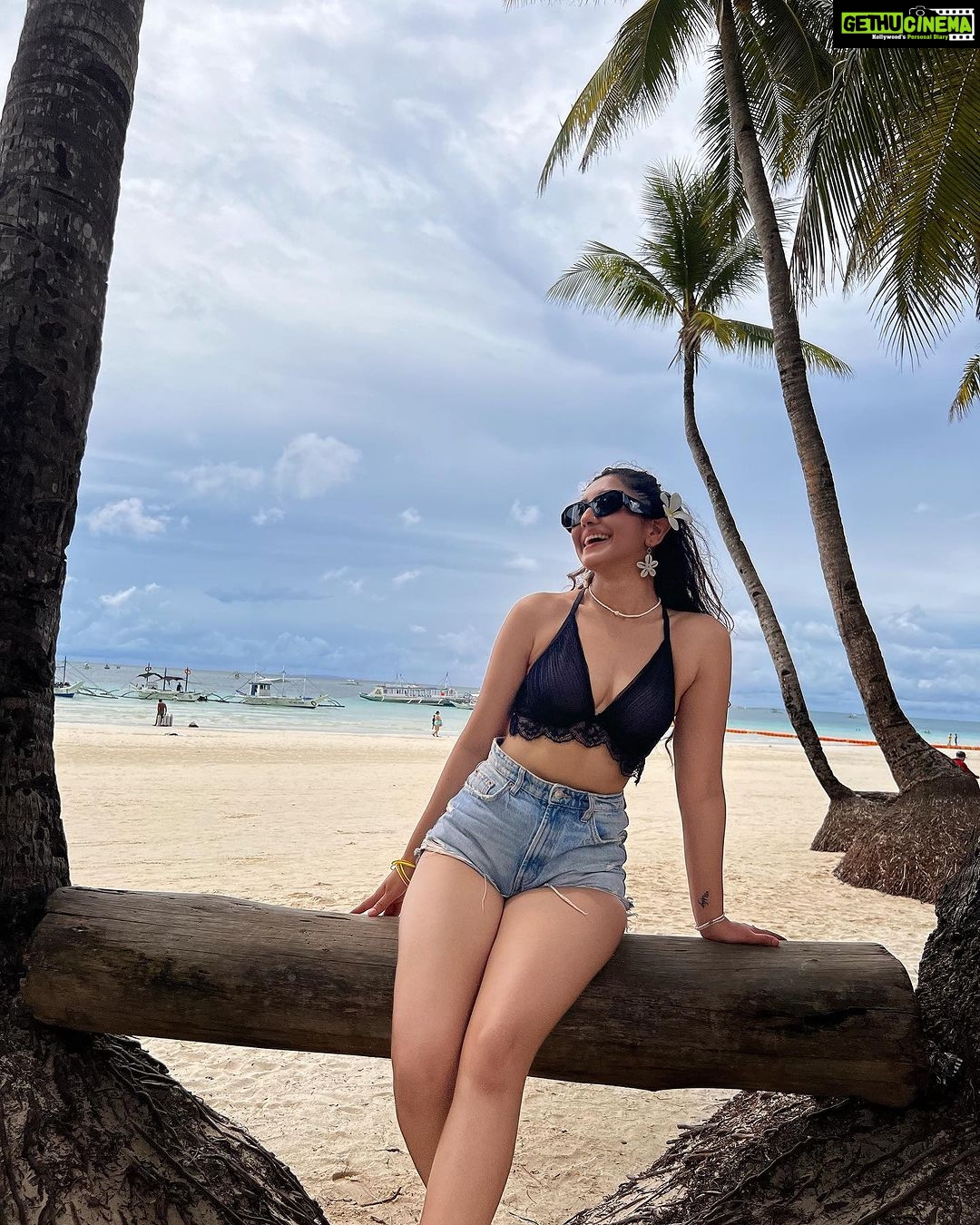 Aanchal Sharma Instagram - Salty air, sunkissed hair, and a heart full of happiness☀️❤️