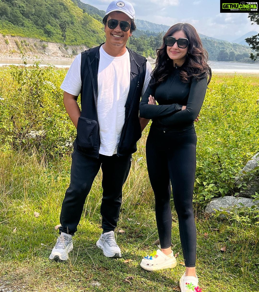 Aanchal Sharma Instagram - These legs were made for walking... and maybe a little bit of posing tooππ #rumjhatar #degreemaila πΈ @its.simonkrishh_9