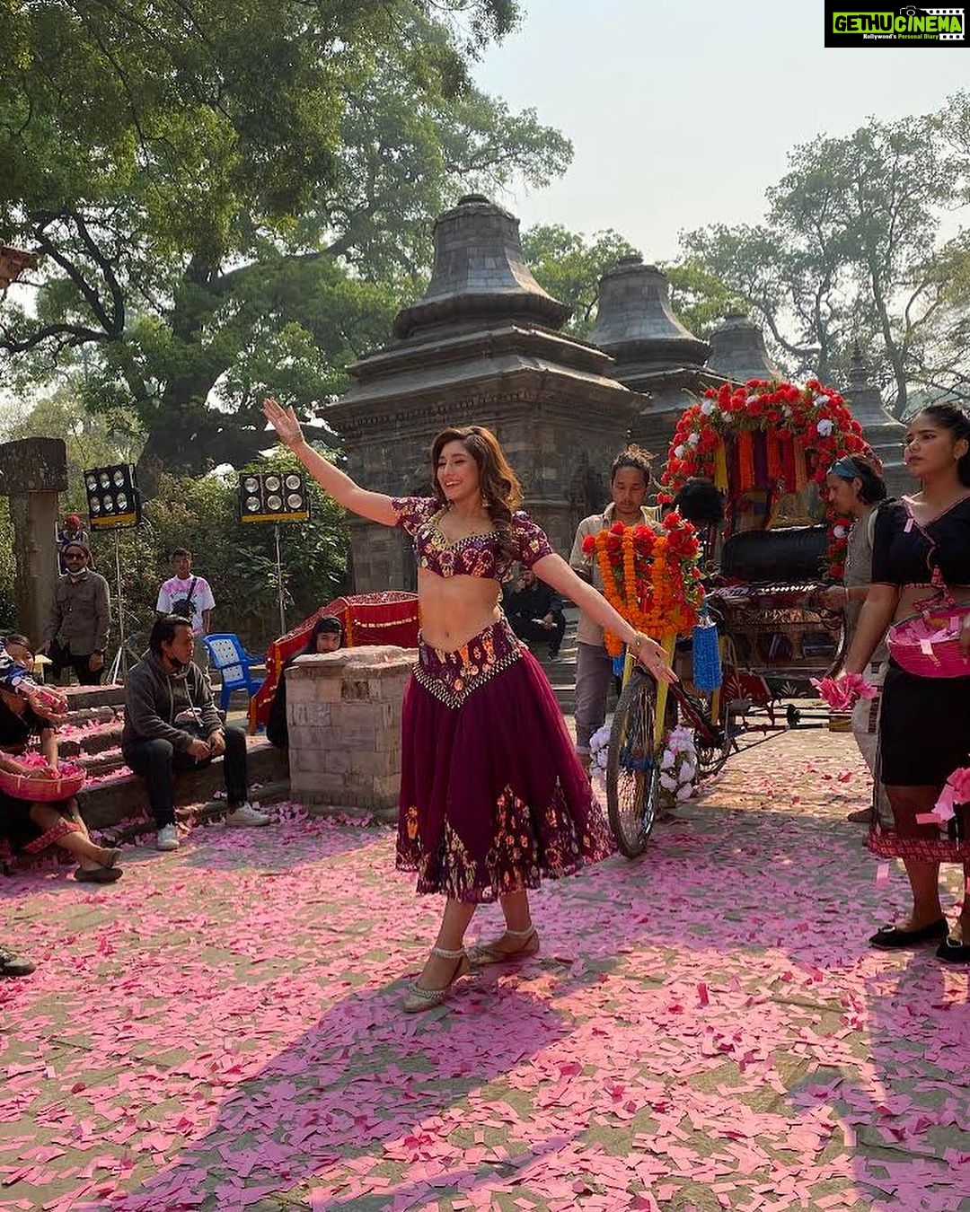Aanchal Sharma Instagram - Thank you all my people who are perfectly with me in my imperfections....once again love you all...gratitude✨✨ @manis_rai you are the best 📸 @l8jah