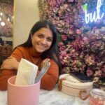 Aarohi Patel Instagram - Flowers can make everything look so pretty 🤍🤌🏻🌸🌻