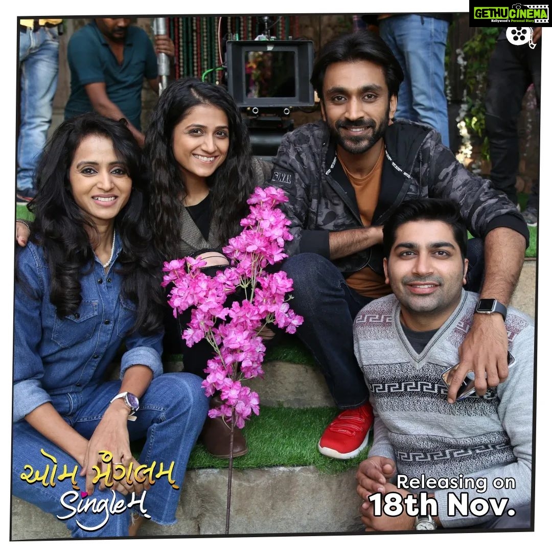 Aarohi Patel Instagram - #AumMangalamSinglem is yours now🤗 Go with your family/friends/partner and experience this adventure of love & friendship 💕 Book your tickets now! (Link in bio) . #BeingVaani