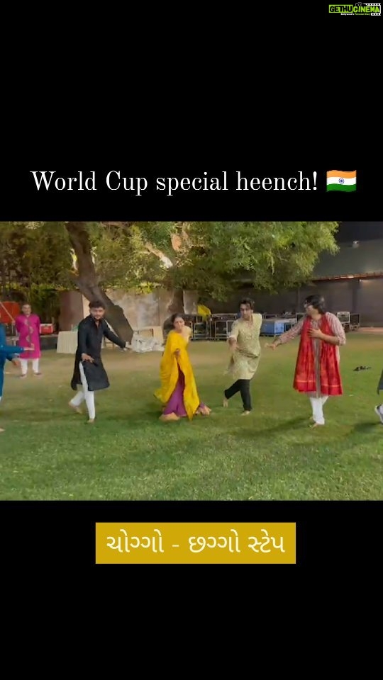 Aarohi Patel Instagram - It's always so fun to keep adding steps during Heench for us 😂 This time it's world cup special 🇮🇳 . #navratri #navratrispecial #garbanight #garba #2023 #worldcup #cricket #cricketworldcup #cwc2023 #india
