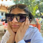 Aarohi Patel Instagram - Too tired to make new resolutions AGAIN (which never gets fulfilled). જેમ ચાલે છે, તેમ ચાલવા દઈએ😂બાકી તો બધું લખાયેલું જ હોય છે સાહેબ 🙈 પણ હા, તમારા સૌ માટે ૨૦૨૩ ખૂબ સરસ જાય, એવી પ્રાર્થના સતત કરીશ! હેપ્પી ન્યુ યર, હોં❤️ P.S. ચશ્મા કયા સારા લાગશે મારી પર તે પણ કહી દેજો!