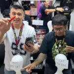 Aaron Aziz Instagram - Inilah suasana Di office saya. Kami kerja sebagai satu keluarga. Satu sakit semua rasa sakit. Tapi Terima kasih la ye kenakan saya makan chilli 9 kali. @officialaksomalaysia @hombremalaysia @vng_distro #TheVapeDon