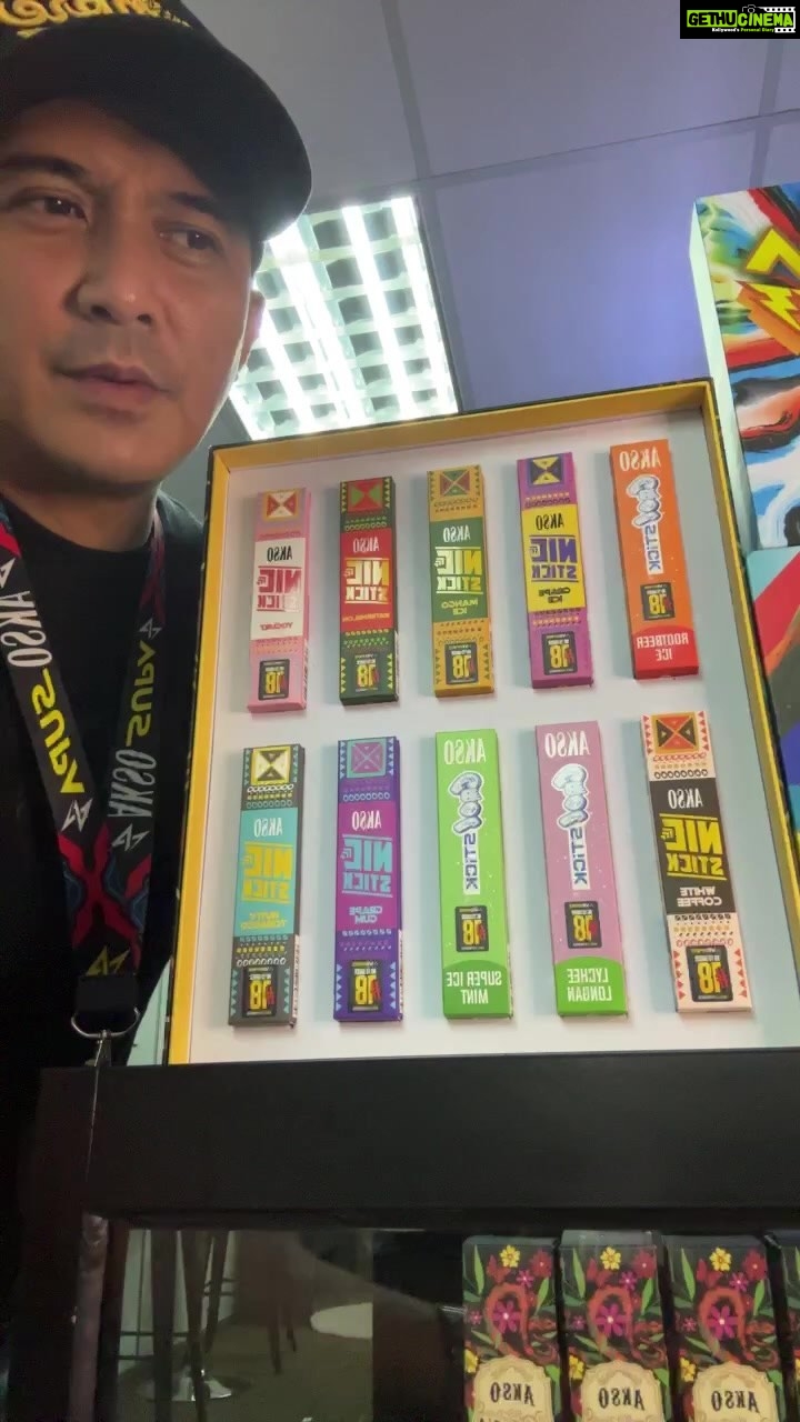 Aaron Aziz Instagram - Start your own Vape business now guys. Boleh cari kedai saya di Setia Taipan. Waze cari “Hombre Malaysia” kita di tingkat 3. Thank you an Gdnight semua… @officialaksomalaysia @vempiremalaysia #TheVapeDon