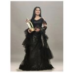 Aarya Ambekar Instagram – Extremely honoured to have received this year’s @zeetalkies “Maharashtracha Favourite Kon Suvarnadashak Award”, cos the nominees this year itself were all the awardees from the past 10 years..who I’ve, since childhood, seen and followed as my idols. 
Thank you juries, thank you everyone who voted for me as “Favorite Playback singer of the Decade” and hugee Thank you to @avinashvishwajeet dadas
And @rajwadesatish sir for giving me a song as melodiously sweet as Hrudayat Waje Something!!!
.
Outfit : @bavanni_by_poojak
.
.
___
#MFK2021 #MaharashtrachaFavoriteKonAwards #MFKSuvarnaDashak #FavGayikaofthedecade #CelebratingDecade #SuvarnadashakSohala # #aaryaambekar #AvinashVishwajeet #SatishRajwade #AbhinayBerde #TiSaddhyaKayKarte