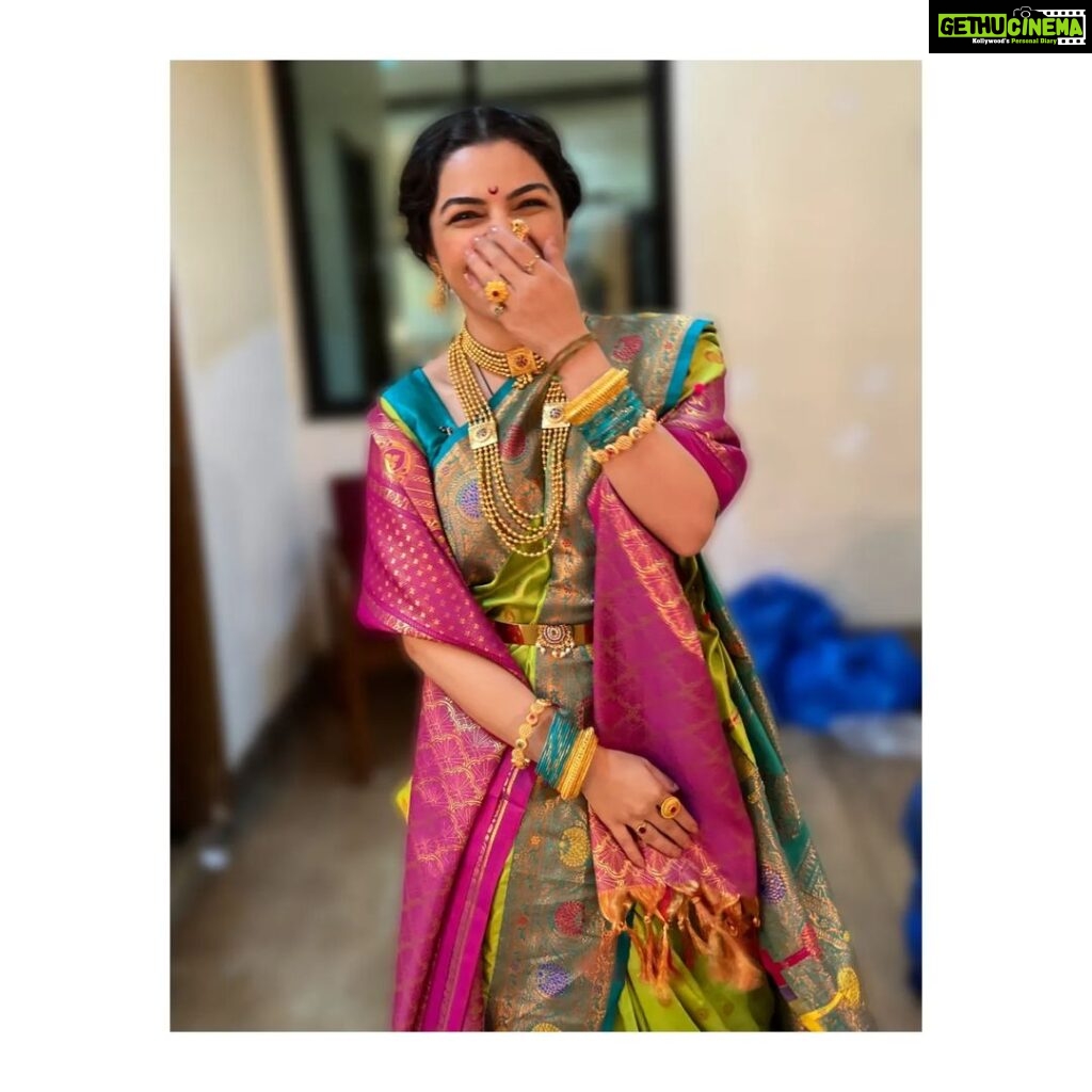 Aarya Ambekar Instagram - Some more pics brilliantly clicked by @rahuldeshpandeofficial dada.! Swipe to see how attempts at making me blush turned into laughter and the iconic Balgandharva pose happened naturally!!!!😁