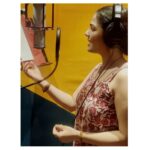 Aarya Ambekar Instagram - Title song after long!😁 #my11thTitleSong My 1st association with @colorsmarathi and the very talented composer duo @kunalkaranofficial !!! Recorded a beautiful title song for @colorsmarathi 's upcoming serial. Tooo excited for everyone to listennn!!!😁 . . . ___ #aaryaambekar #kunalbhagat #karansawant #newtitlesong #marathititlesongs #colorsmarathi #kasturi