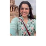 Aarya Ambekar Instagram - If you’re happy and you know it.. Quick! Make a reel and show it!😁 new songgg is OUT!! From the film #Sari.. Did you listen??!! How did u like it!!! Let us know!!! . . . ___ #aaryaambekar #playbacksinger #sarithefilm #diathefilm #dhimdhim #newsong