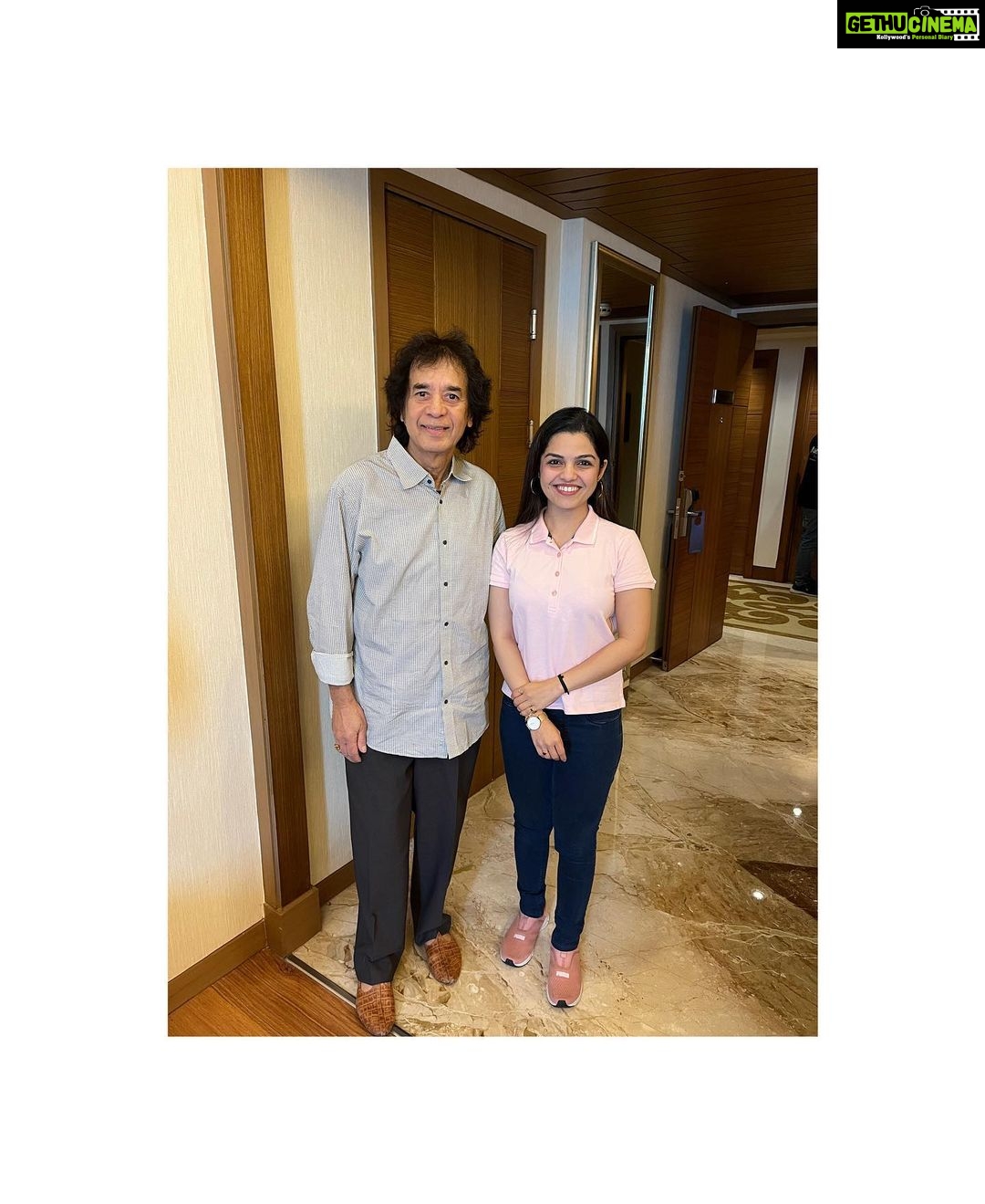 Aarya Ambekar Instagram - Officially declaring this as my besstestt weekend ever!!!! Canβt stop smiling and reminiscing and literally obsessing over the conversations that happened!!! In sheer awe of him!!! I truly consider myself blessed that I got to seek his blessings!πππ» what energy and what supremely positive vibes!! The living legend, tabla maestro Ustaad Zakir Hussain ji!!!ππ»ππ» Thank youu Shashi kaka for the great bhet!!βΊοΈπ @zakirhq9 @panchamnishad Radisson Blu Hotel Nagpur