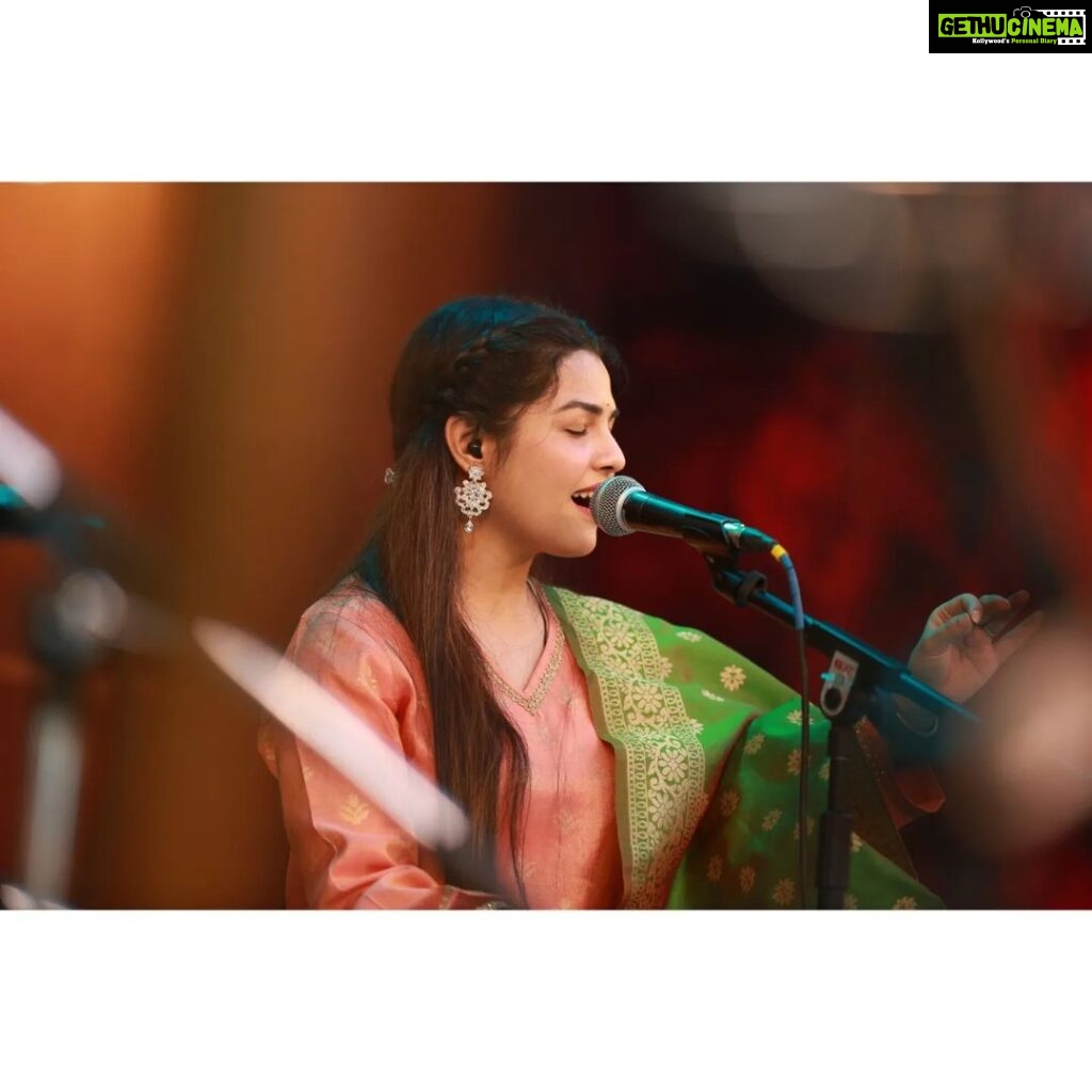 Aarya Ambekar Instagram - Happy to have performed semi classical solo, based on the legend of Lord Shri Krishna, in the Nupurnaad Festival in Pune, oraganized by Dr. Dhananjay and Mrs. Swati Daithankar!! It was an absolute honour to get to perform in the festival along with maestros of Hindustani Classical Music. Thankful to all my accompanists for the wonderful accompaniment and grateful to the ever loving Pune audience for attending the concert in huge numbers and for blessing me and my music time and again!!❤️✨🧿 . . . ___ #aaryaambekar #aaryaambekarliveinconcert #aaryaambekarsoloconcert #semiclassicalsolo #hindustanisemiclassical #shrikrishna #legendsofshrikrishna #shrikrishnasongs Magenta Lawns,