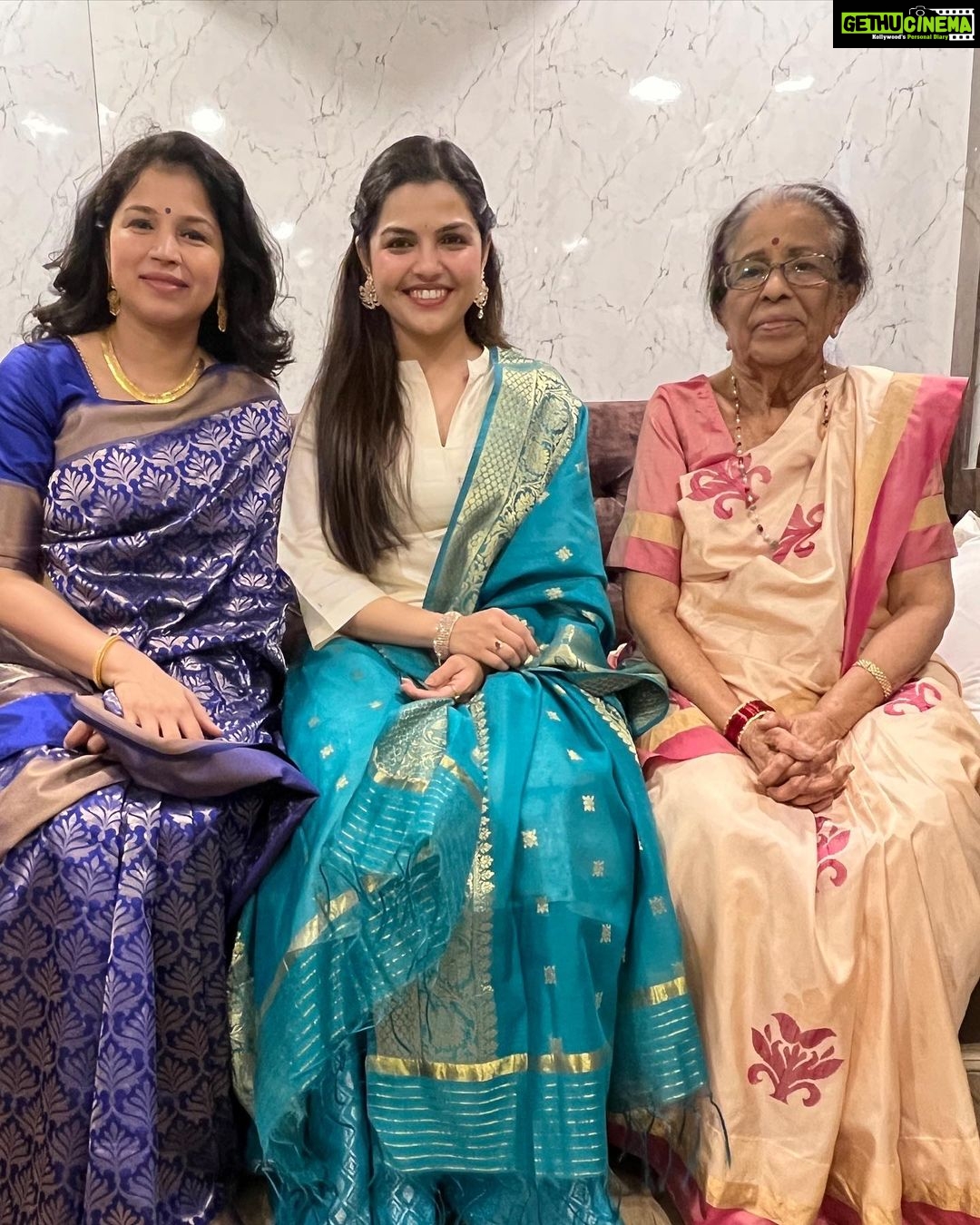 Aarya Ambekar Instagram - Snaps from my recent shows. At the prestigious Maharashtra Bhooshan Award ceremony event at Gateway of India, organised by the cultural Department, Maharashtra Government.. and Parali Vaijanath, organised by Shri. @dhananjay_munde ji. It was truly an honor to sing with @shendebelareal tai, @therealsadhanasg ji, @sudeshbhosaleofficial ji, @rishikeshkamerkarofficial dada, @avinashchandrachud dada.. in front of dignitaries like the one and only “Maharashtra Bhooshan”, Ashaji Bhosale, hon. CM of Maharashtra @mieknathshinde ji, dpt CM @devendra_fadnavis ji, shri. @sudhir.mungantiwar ji, shri. @narwekarrahulmla ji, THE @sachintendulkar ji, @uditnarayanmusic ji, @sureshwadkarofficial ji , Smt. Meena Khadikar and Mekhala Khadikar ji, and soo many more!!! Moments to treasure truly!!😇🧿✨ . 1st and 2 last pics by - Mayur Arbune . . . ___ #aaryaambekar #aaryaambekarlive #gatewayofindia #maharashtragovernment #culturaldepartment #mhgovtcultural Gateway of India ,Mumbai