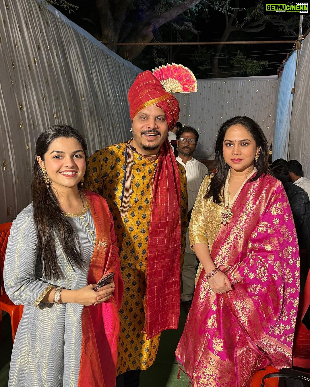 Aarya Ambekar Instagram - Snaps from my recent shows. At the prestigious Maharashtra Bhooshan Award ceremony event at Gateway of India, organised by the cultural Department, Maharashtra Government.. and Parali Vaijanath, organised by Shri. @dhananjay_munde ji. It was truly an honor to sing with @shendebelareal tai, @therealsadhanasg ji, @sudeshbhosaleofficial ji, @rishikeshkamerkarofficial dada, @avinashchandrachud dada.. in front of dignitaries like the one and only “Maharashtra Bhooshan”, Ashaji Bhosale, hon. CM of Maharashtra @mieknathshinde ji, dpt CM @devendra_fadnavis ji, shri. @sudhir.mungantiwar ji, shri. @narwekarrahulmla ji, THE @sachintendulkar ji, @uditnarayanmusic ji, @sureshwadkarofficial ji , Smt. Meena Khadikar and Mekhala Khadikar ji, and soo many more!!! Moments to treasure truly!!😇🧿✨ . 1st and 2 last pics by - Mayur Arbune . . . ___ #aaryaambekar #aaryaambekarlive #gatewayofindia #maharashtragovernment #culturaldepartment #mhgovtcultural Gateway of India ,Mumbai