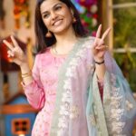 Aarya Ambekar Instagram – Peace over Victory!
An attempt at doodling my most patent pose of all time 🤣(swipe to see!)
.
.
.
___
#aaryaambekar #aaryadoodles #aaryasketches #sketch #animeart #animesketches #peaceovervictory #peace #victory #v