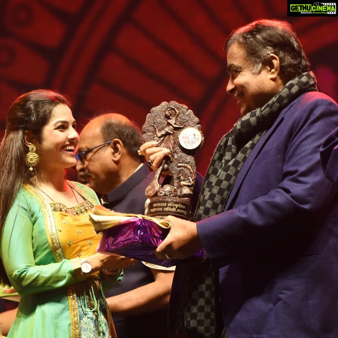 Aarya Ambekar Instagram - Yday was one surreal day for me!!!! Still in the musical hangover!!! It was my absolute honor to share the stage with the legend Padmashri @singerhariharana ji, at the Khasdar Mohotsav organised by respected hon. Nitin Gadkariji. Still unable to come to terms with the fact that I got to sing Hariharanji's songs which I've been listening since childhood and which are even now in my playlist..WITH HIM!!! It was a treat to listen to you live sir.. and there were moments when I feared I would skip my lines, mesmerized, listening to you sing!!! Thank you so much for having me aboard!!! Thanks to @akshayhariharan10 and all the musician dadas for being so cooperative!!☺️🙏🏻 Thank you Nagpurkars, for all the love and appreciation!!🤗🤗 . PC - @sukruti17 @cityon247 . . ___ #aaryaambekar #hariharan #padmashrihariharan #khasdarsanskrutikmahotsav2022 #nitingadkariji @sanjoygtr @atul_raninga @bcmanju @idrao_official @fenderlove93 @saibuvarughese @gaurav_wasvani
