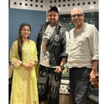 Aarya Ambekar Instagram - Sharing a good news!! Sang my first Hindi jingle for @reliancejewels recently, composed sooo beautifully by @amanpant02 ji and written by everyone’s favourite @guruthakurofficial dada!!! Giving the link in the BIO! Do listen anndd watch, especially for the magic @limaye.mahesh dada and team @manishscarecrow have created!!! Thank you @guruthakurofficial dada and @manishscarecrow ji for this one!!🤗 . . . ___ #aaryaambekar #indianjingles #jewelleryjingles #reliancejewels #ragabasedjingles #indianclassical