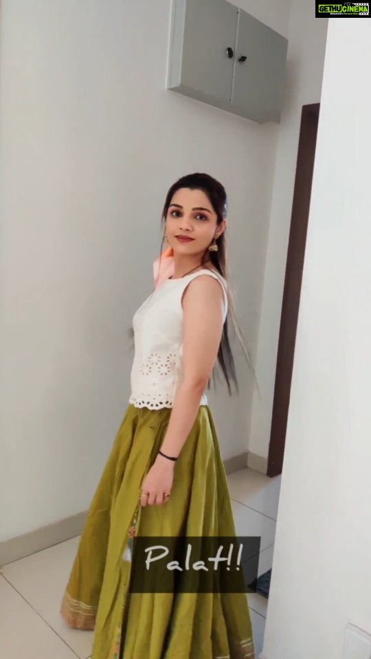 Aarya Ambekar Instagram - Head rightt away to my YouTube Channel #AaryaSAOfficial ... and watch the new video "का आज घन नभीचे", I posted yesterday!!! Link in BIO! I'll be replying to a few comments there today!!! Quickk!!!😁😁