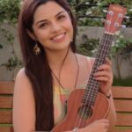 Aarya Ambekar Instagram - #100kViews #in5days 😍 #grateful #bts Because..my new Video Single "Mi Tuzi Re Sang Na" crossed ONE LAKH views in JUST 5 DAYS!!! AND I CAN'T KEEP CONTAIN MY HAPPINESS!!! THANK YOU EVERYONE!!❤️❤️ Love how my genuine music lovers have always showered so much love on my original, independent songs!! . "मी तुझी रे सांग ना" ह्या माझ्या नवीन व्हिडिओ सिंगलने, फक्त 5 दिवसात 1 लाख views चा टप्पा गाठला!!! मला ह्या गोष्टीचा अतिशय आनंद आहे, की माझ्या प्रत्येक स्वतंत्र गाण्याला, माझ्या सच्या संगीतप्रेमी रसिकांनी इतकं भरभरून प्रेम दिलंय!! असंच प्रेम आणि आशीर्वाद कायम असुदे ☺️🙏🏻 . . . ___ #aaryaambekar #newvideosingle #independantmusic #originalsong #youtubeoriginals #crossed1L #mitujhiresangna #ashokpatki #anjalideshpande #btsminivlog