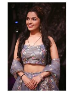 Aarya Ambekar Instagram - #starpravah #chhoteustad #baigasong
.
Forgiving, while still remembering every bitter experience, holds more value than "forgive and forget"! Do you agree?! #soulsearchsaturday !
.
Watch me in @star_pravah "Chhote Ustaad' at 9 pm today..for Chandramukhi promotions!
.
Outfit - @bavanni_by_poojak ❤️❤️
.
.
.
___
#aaryaambekar #starpravah #chhoteustad #ootd #ethnicwears
