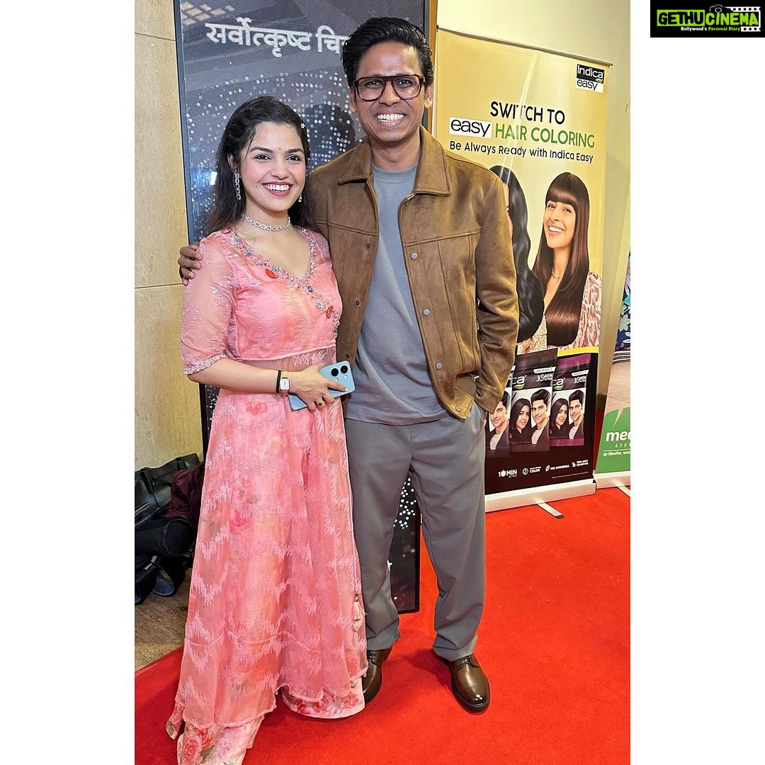 Aarya Ambekar Instagram - सागराची गाज तू गालावर लाज तू आतुरल्या डोळ्याचं सपान तू केवड्याचं पान तू कस्तुरीचं रान तू पाघुळल्या जीवाचं गं भान तू. ❤️ Finally a picture with you @ambekaraarya ❤️🥹 #prithvikpratap #aaryaambekar D.N. Nagar