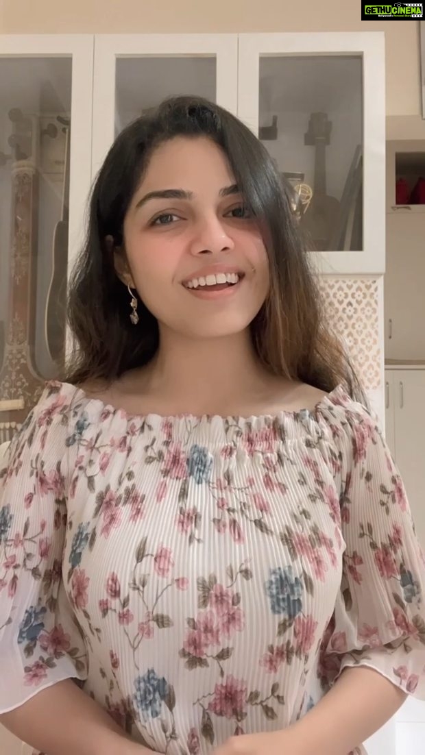 Aarya Ambekar Instagram - बिन तेरे चांदनी है नदी आग की, तारे धुंदले है फीका है ये चाँद भी.. है घुंटी ये फ़िज़ा, ना जा रे आज की रात न जा... One of my most fav ragas and one of my most fav ghazals by Lataji and K. Mahavir ji. Track programmed by my dada @satyajitprabhu 🤗