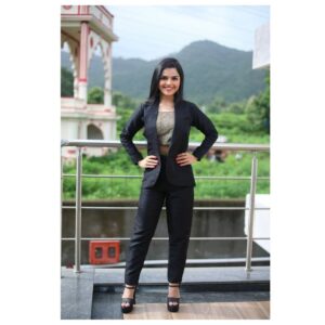 Aarya Ambekar Instagram - #SRGMPWeek08
Moments before I tripped over and had to change my footwear!🙈 Who else finds walking in high heels difficult?!!😝
.
.
.
___
#aaryaambekar  #srgmplilchampsmarathi #jury #mentor #ootd #corporatelooks #aaryainsrgmp #aaryainzmlilchamps #aaryasrgmplilchamps #aaryabani😁