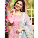 Aarya Ambekar Instagram - Do watch the #Timepass3 team in #ChalaHavaYeuDya tonight on @zeemarathiofficial !! . PC - @sanjaymandre . . . ___ #aaryaambekar