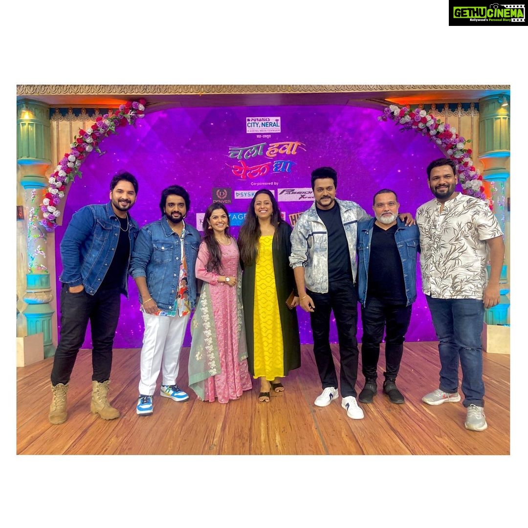 Aarya Ambekar Instagram - The team!! #Tp3 #ChalaHavaYeuDya Tonight on @zeemarathiofficial !!