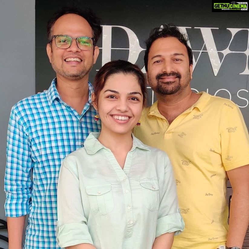 Aarya Ambekar Instagram - More than excitedd for everyone to listen to a wonderful songg, I recorded for @vijaynarayangavande dada!!!😁🤩🤩 Details to follow soon!! . . . #aaryaambekar #vijaygavande