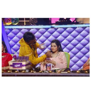 Aarya Ambekar Instagram - #GratitudePost 
Yesterday was @zeemarathiofficial SRGMP L'il Champs' Grand Finale. This entire schedule has been such a learning experience in itself that its impossible to note it down in words!
Also, can't help but offer my gratitude to a few people here today.

First of all, a big THANK YOU to #ZeeMarathi, and our super team @sojalsawant tai, Rohan dada, @mogambo_ka_bhatijaaa , @subodherande , Rutvik dada, @ambarhadap dada, Yogesh dada and everyone in Zee Marathi for believing in me and for deeming me fit for the role of a #Mentor/Judge. 
Thank you for being so understanding and letting go of whatever minor differences that arose!!

Must thank our senior most team of SRGMP, our very own Rajan sir, Rane sir, Guru sir, Kamlesh dada and all the musician dadas for always being so encouraging and being by my side always. 

A huge thank you to the ones who made me look beautiful - my pretty designer Shraddha, Anvi India, my make-up dadas Amit dada, Shinu dada .. hair tai Saroj.

Thanks to Sanjay dada for clicking beautiful pics of me and mainly for sending it on time so I could post those on time..!!!😁😁

Thank you to my social media family... especially alll the admins of my fan pages..for not just opening the fanpages, but also, for being active and posting content even more consistently than me!!! 
Thank you to all the fans, well wishers as well as all the brilliant memers for making me a part of the meme-world and posting such cute memes!!!

Thank you Ponkshe kaku for  उत्तम घरगुती जेवण, हट्ट पुरवणे and खुप लाड😄while our stay in Mumbai.

And last but not the least, thank you to my pretty fav co-judges for being my constants in real sense. Couldn't have done without you all!!❤️❤️
Cheers!!
.
.
.
___
#aaryaambekar #zmlilchamps #judge #jury #mentor #newrole #learningprocess #incrediblejourney #aaryaswords #aaryabani😁 #aaryawrites