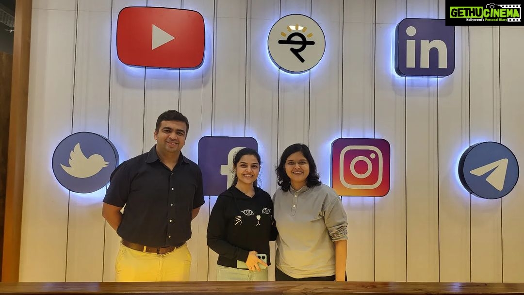 Aarya Ambekar Instagram - My favorite playback singer @ambekaraarya had visited our office today!π€© Jeete Raho, Gaate Raho! π€πΆπΌ #carachanaranade #stockmarket #finance #aaryaambekar #ambekaraarya #singer #playbacksinger #actor #influencer