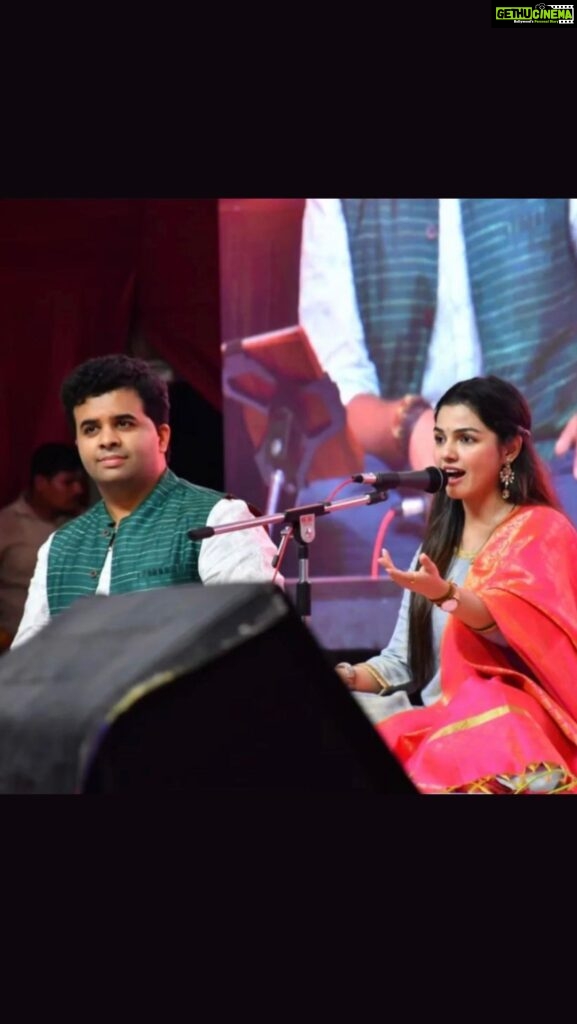 Aarya Ambekar Instagram - Few snippets of the concert Swar Aarya at Akkalkot on Sunday @adiathalye @amrutathakurdesai_new @rohitkeys @rohanvanage #music #singer #concert श्री स्वामी समर्थ अन्नछत्र मंडळ ट्रस्ट अक्कलकोट