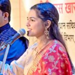 Aarya Ambekar Instagram - ⚫🧿Speechless and overwhelmed by the extraordinary, massive turnout at my #SoloConcert in Nashik!🥹 Thank you for sharing my musical journey with me! Eternally grateful to God, to all the fans who I fondly call my extended family, to my guru, my cheerleader and my allrounder manager my mamma🥹🤗 and to my biggest supporter and source of positivity my dad!!!❤️⚫🧿 . . . #aaryaambekar #AALiveInConcert #soloconcert #nashik Nashik, Maharastra