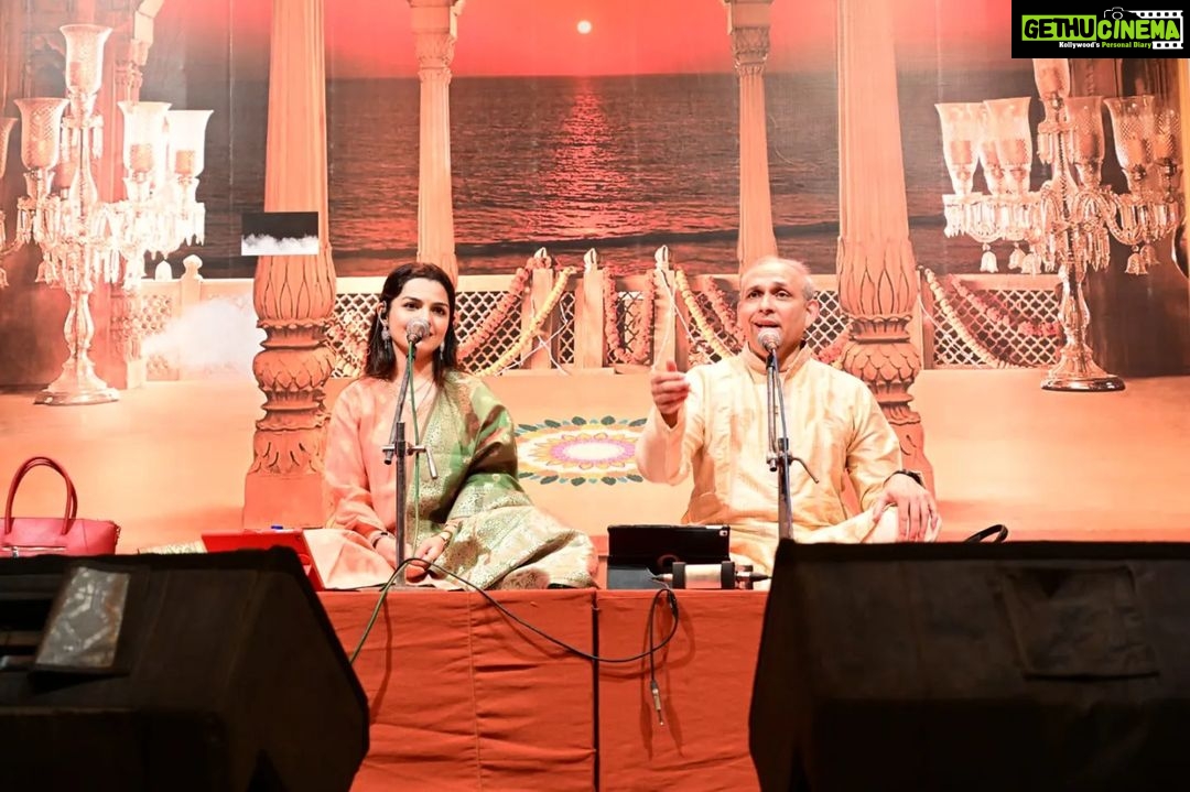 Aarya Ambekar Instagram - Always a treat to the ears to listen to Anand dada and a learning experience, performing with him!!😇🙏🏻 Housefull Shivaji Mandir concert! Shivaji Mandir, Dadar